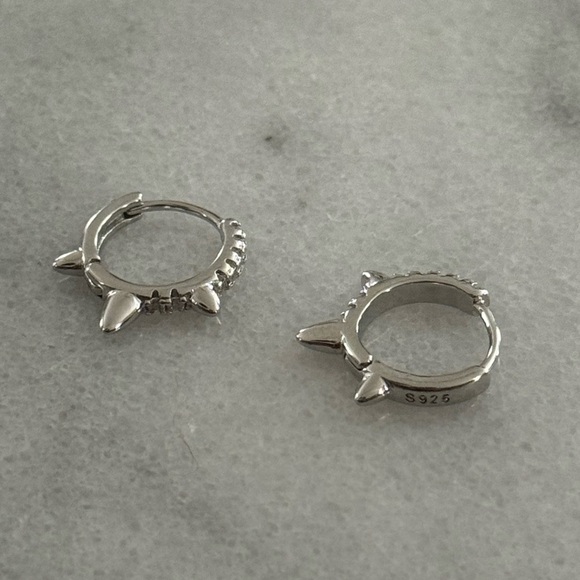 COPY - Sterling Silver Crystal Pave Spike Hoop Earrings 

Brand New - Picture 5 of 5